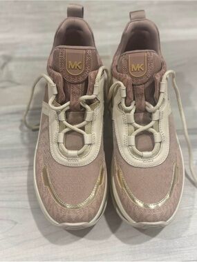 Michael Kors Women’s Olympia Trainer Extreme Sig Semi Lux Sneaker Size 8